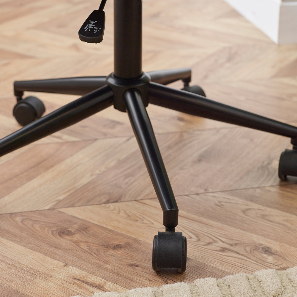 
                      
                        Luxe Office Chair
                      
                    