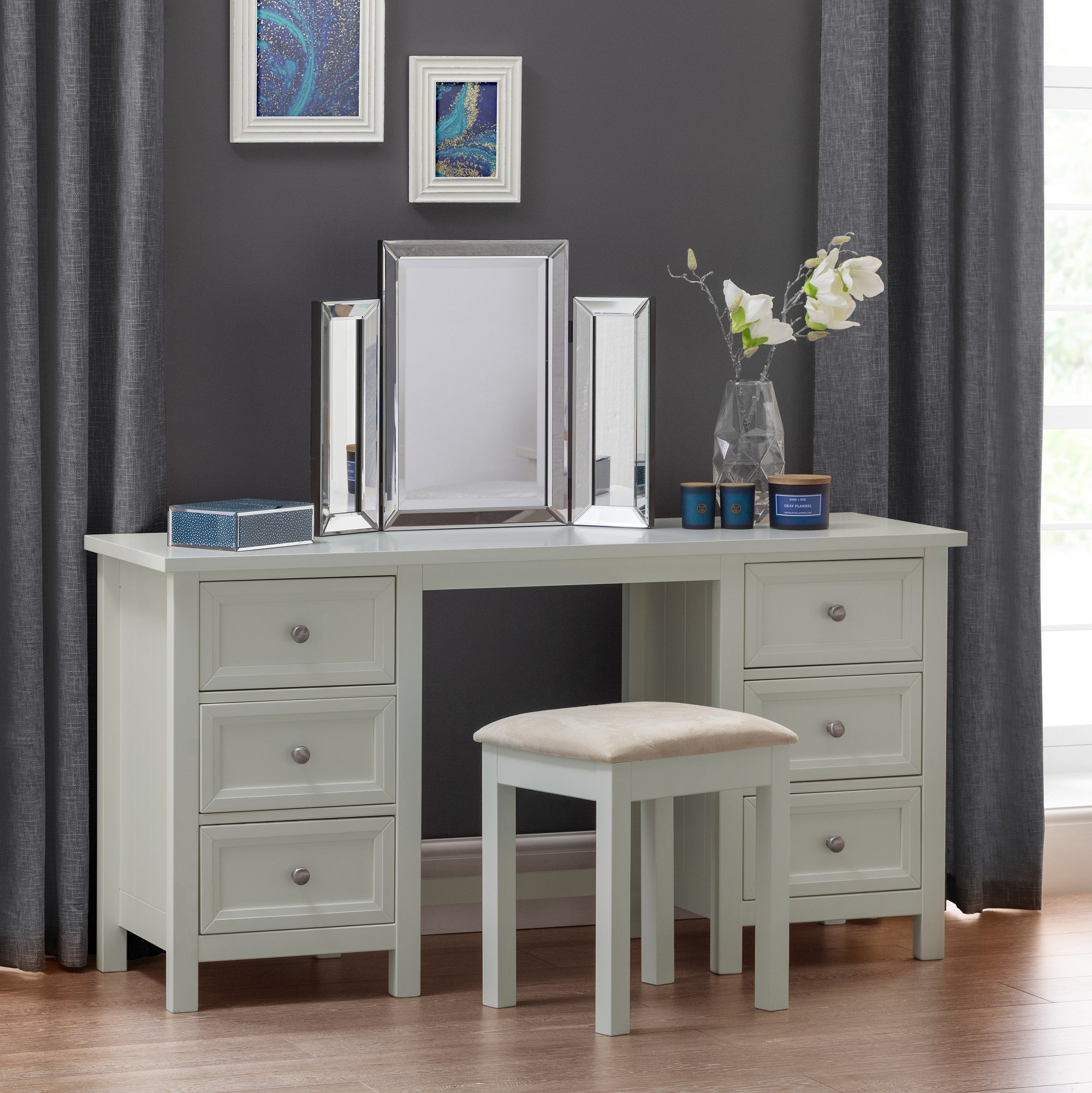 Maine Dressing Stool