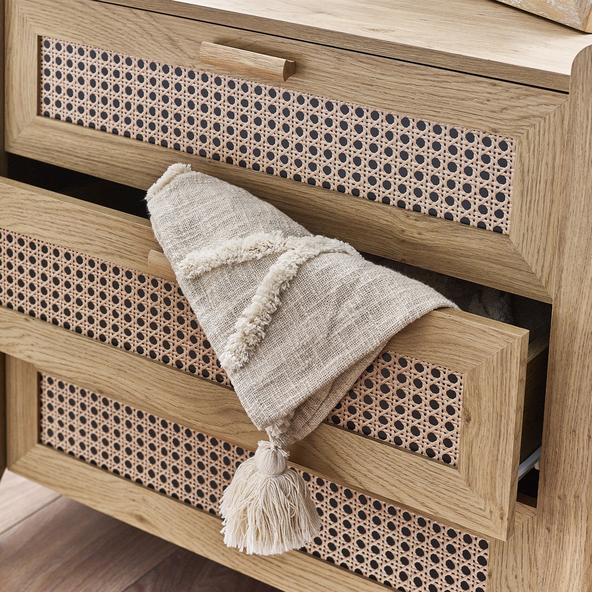 Sydney 3 Drawer Chest – Julian Bowen
