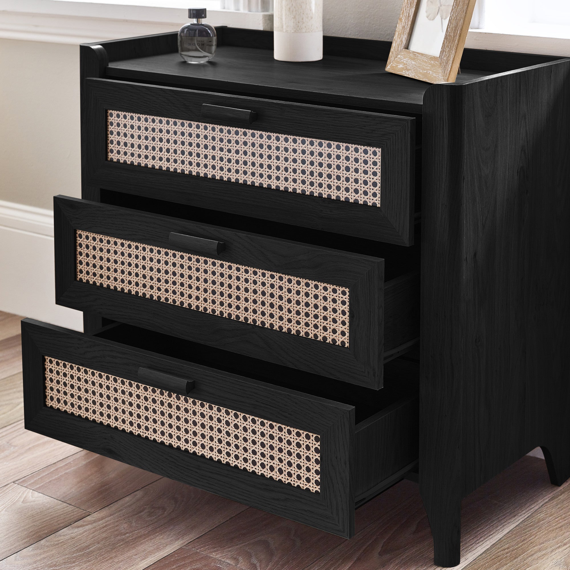 Sydney 3 Drawer Chest – Julian Bowen